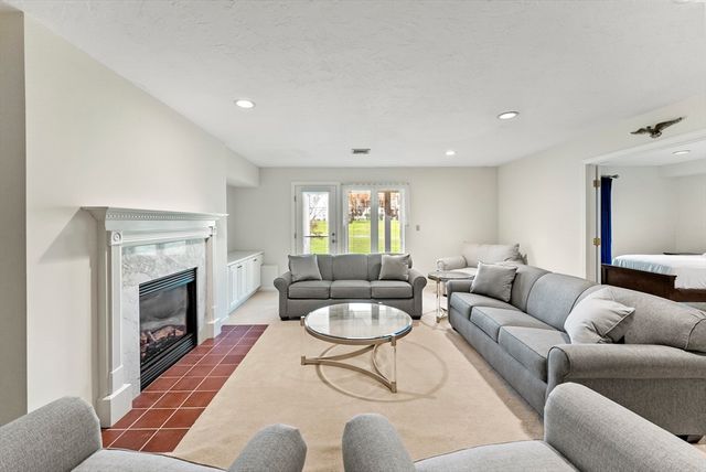 42 Fairway Dr Golfview, Plymouth, MA 02360