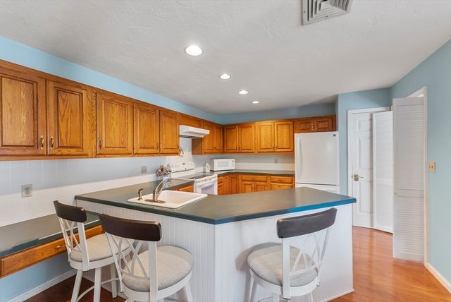 42 Fairway Dr Golfview, Plymouth, MA 02360