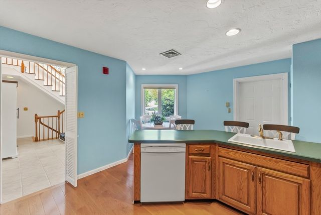42 Fairway Dr Golfview, Plymouth, MA 02360