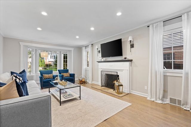 645 S Belmont Avenue, Arlington Heights, IL 60005