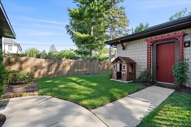 645 S Belmont Avenue, Arlington Heights, IL 60005