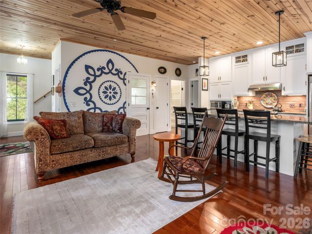 565 Bailey Street, Mars Hill, NC 28754