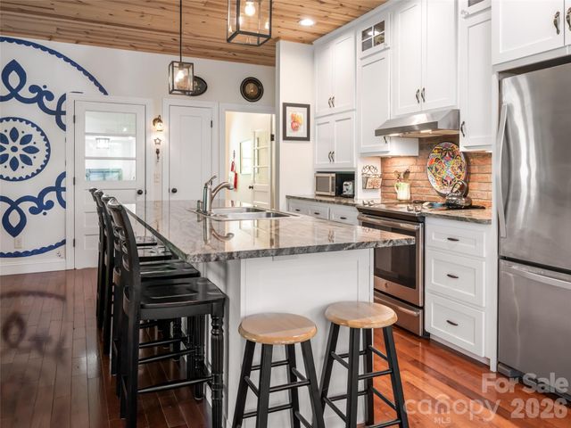 565 Bailey Street, Mars Hill, NC 28754