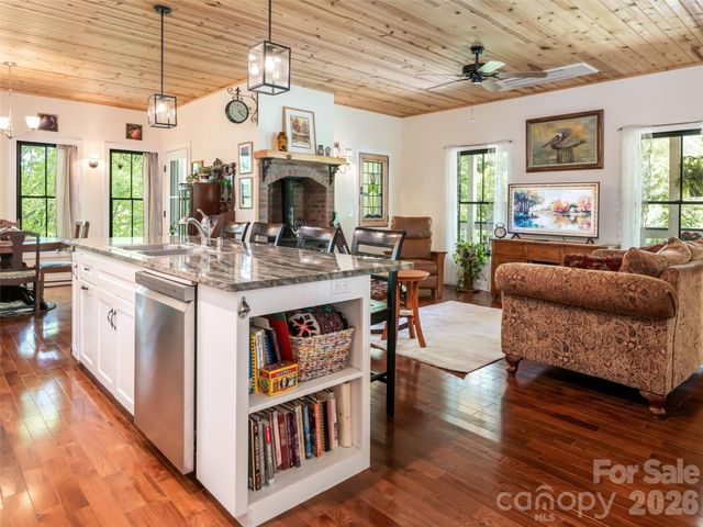 565 Bailey Street, Mars Hill, NC 28754