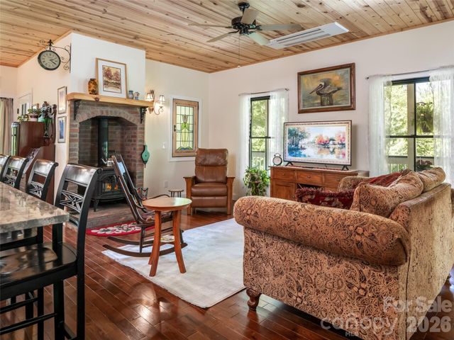 565 Bailey Street, Mars Hill, NC 28754