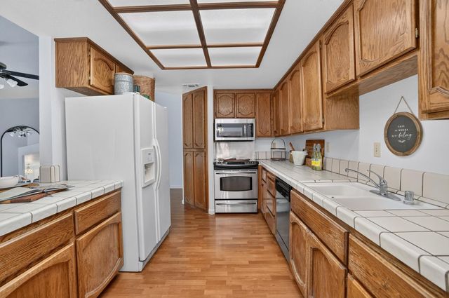6512 Paseo Del Sol Way, Elk Grove, CA 95758