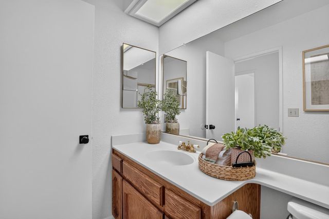 6512 Paseo Del Sol Way, Elk Grove, CA 95758