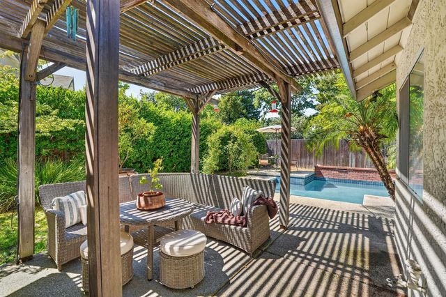 6512 Paseo Del Sol Way, Elk Grove, CA 95758