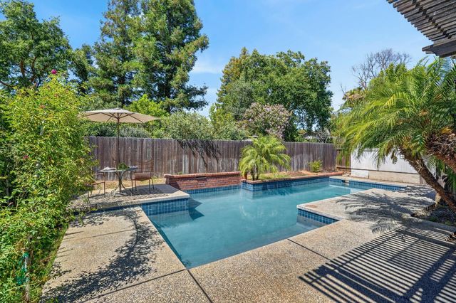 6512 Paseo Del Sol Way, Elk Grove, CA 95758