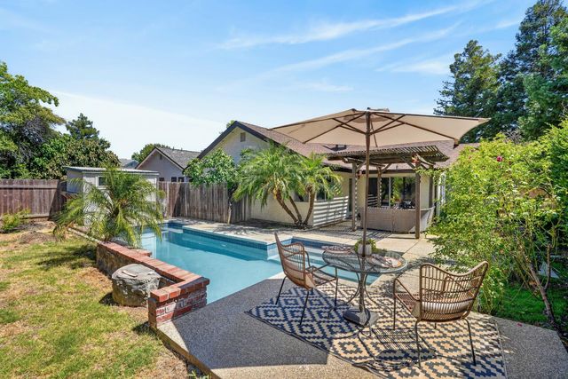6512 Paseo Del Sol Way, Elk Grove, CA 95758