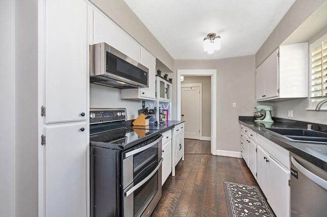 1313 Gladstone Dr, Sacramento, CA 95864