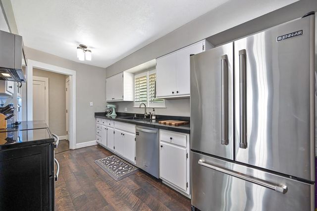 1313 Gladstone Dr, Sacramento, CA 95864