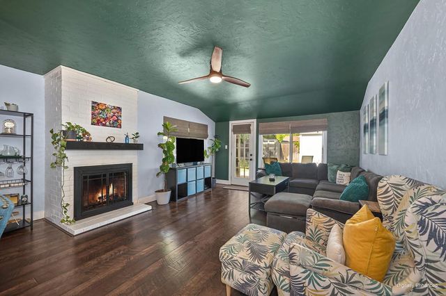 1313 Gladstone Dr, Sacramento, CA 95864