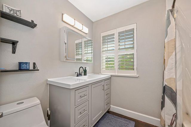 1313 Gladstone Dr, Sacramento, CA 95864