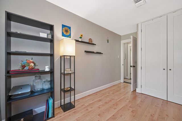 1313 Gladstone Dr, Sacramento, CA 95864