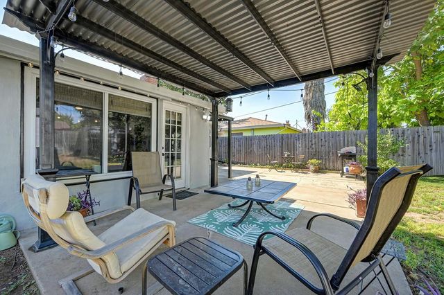 1313 Gladstone Dr, Sacramento, CA 95864