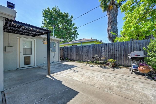 1313 Gladstone Dr, Sacramento, CA 95864