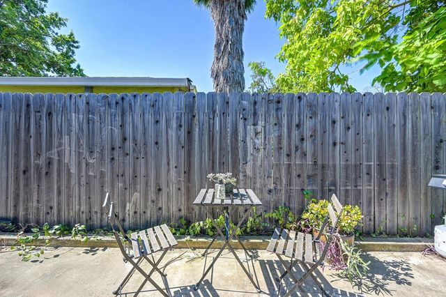 1313 Gladstone Dr, Sacramento, CA 95864