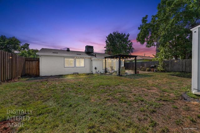 1313 Gladstone Dr, Sacramento, CA 95864