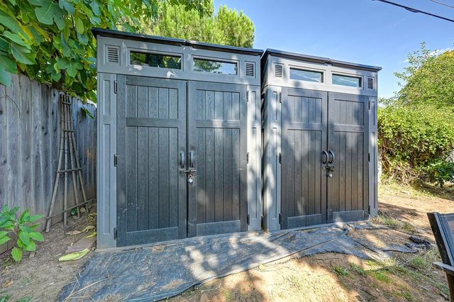 1313 Gladstone Dr, Sacramento, CA 95864