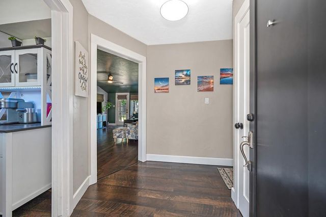 1313 Gladstone Dr, Sacramento, CA 95864