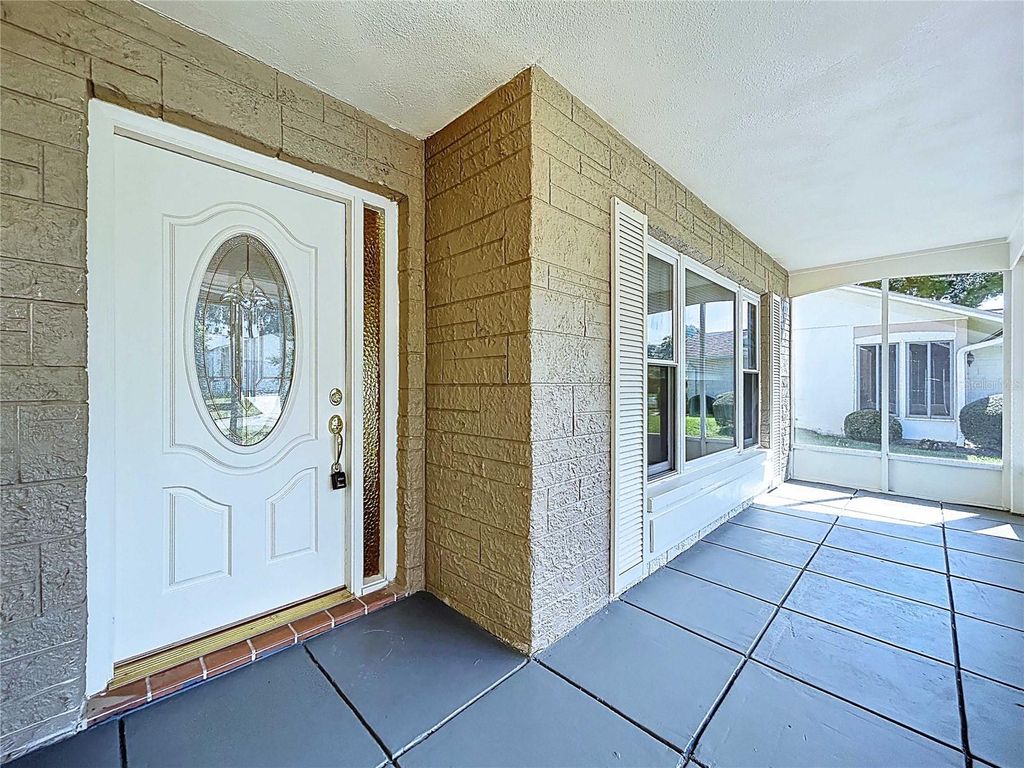 Image 4 of property listing at 8101 CASUARINA DRIVE, Port Richey, FL 34668