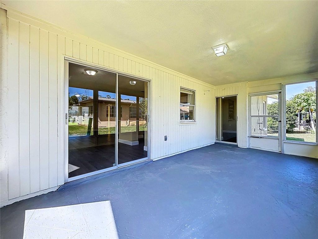 Image 5 of property listing at 8101 CASUARINA DRIVE, Port Richey, FL 34668