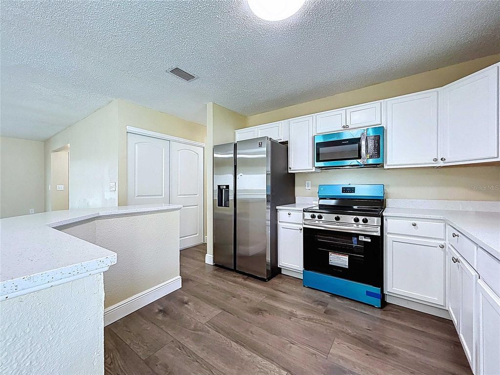 Image 8 of property listing at 8101 CASUARINA DRIVE, Port Richey, FL 34668