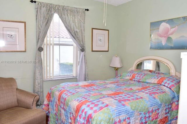 16319 SW 11th St, Pembroke Pines, FL 33027