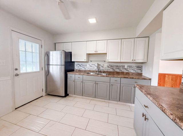 2221 Myrtle Avenue, Columbus, OH 43211