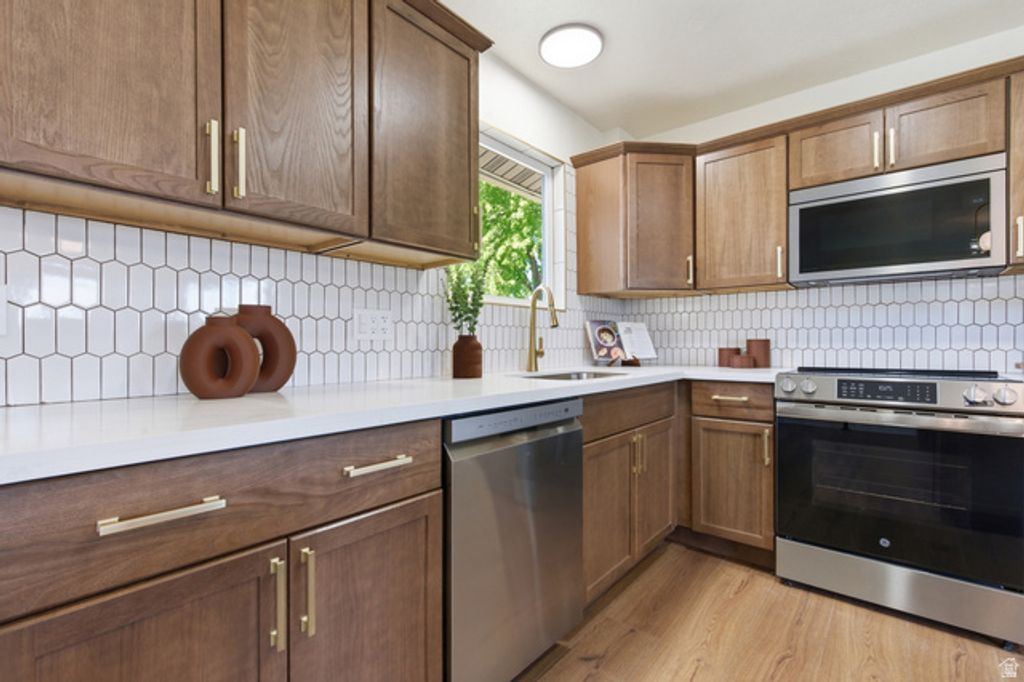 Image 7 of property listing at 370 E 9400 S, Sandy, UT 84070