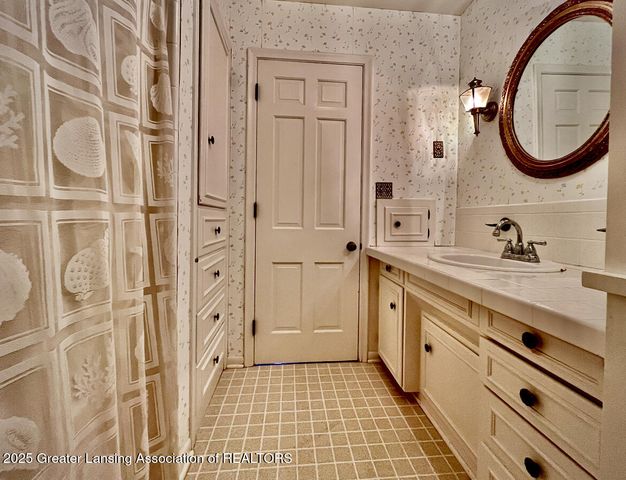 2505 Hanover Drive, Lansing, MI 48911