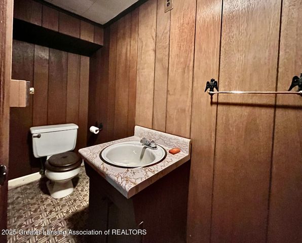 2505 Hanover Drive, Lansing, MI 48911