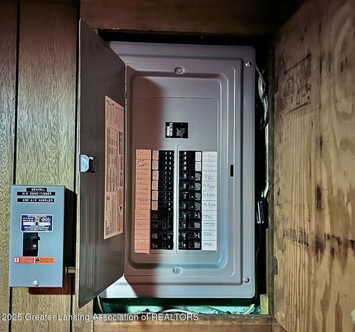 2505 Hanover Drive, Lansing, MI 48911