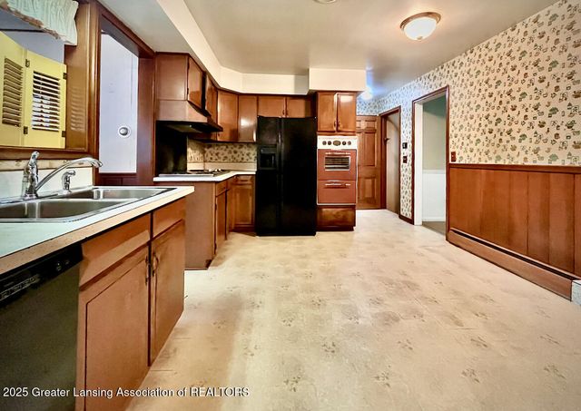 2505 Hanover Drive, Lansing, MI 48911