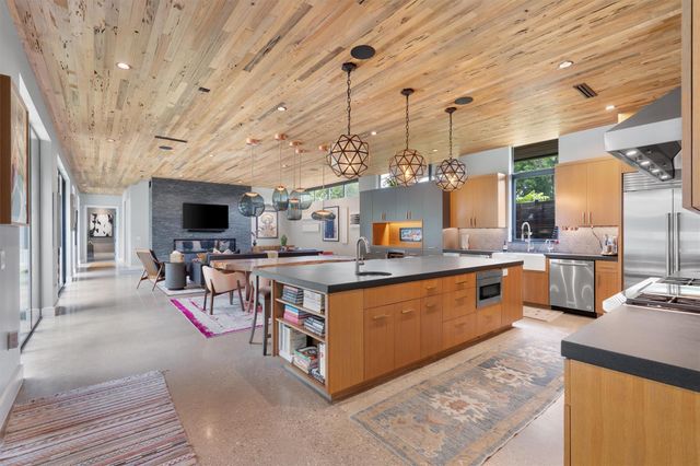 1175 San Bernard ST, Austin, TX 78702