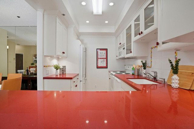 525 Almer Road 106, Burlingame, CA 94010