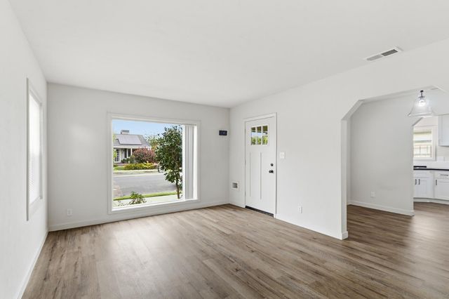 68 W Castle St, Stockton, CA 95204