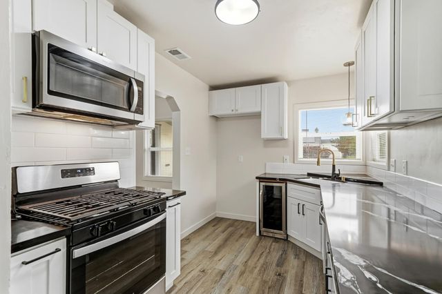 68 W Castle St, Stockton, CA 95204