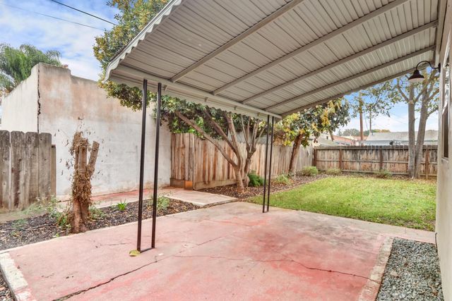 68 W Castle St, Stockton, CA 95204