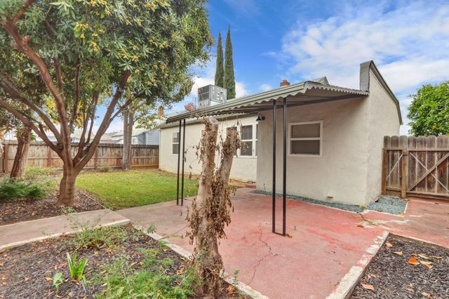 68 W Castle St, Stockton, CA 95204