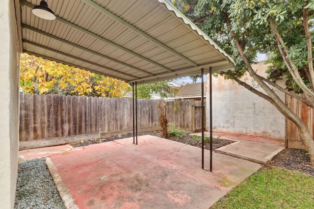 68 W Castle St, Stockton, CA 95204