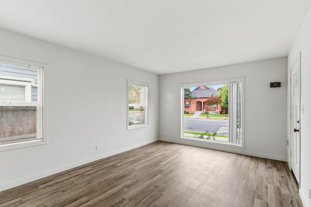 68 W Castle St, Stockton, CA 95204