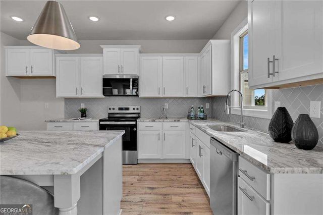 922 Homepark Circle, Buford, GA 30518