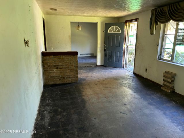 9238 2ND Avenue, Jacksonville, FL 32208