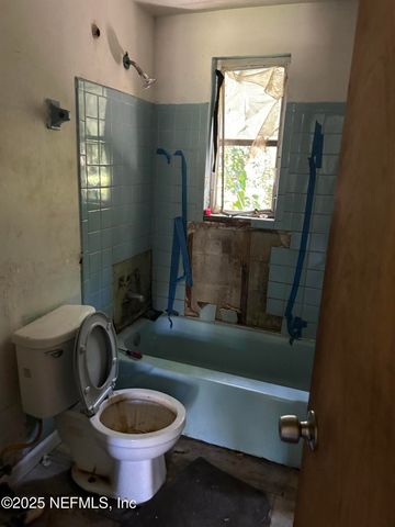 9238 2ND Avenue, Jacksonville, FL 32208