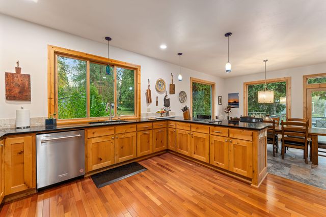 5375 Averill Drive, Grants Pass, OR 97526