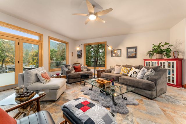 5375 Averill Drive, Grants Pass, OR 97526