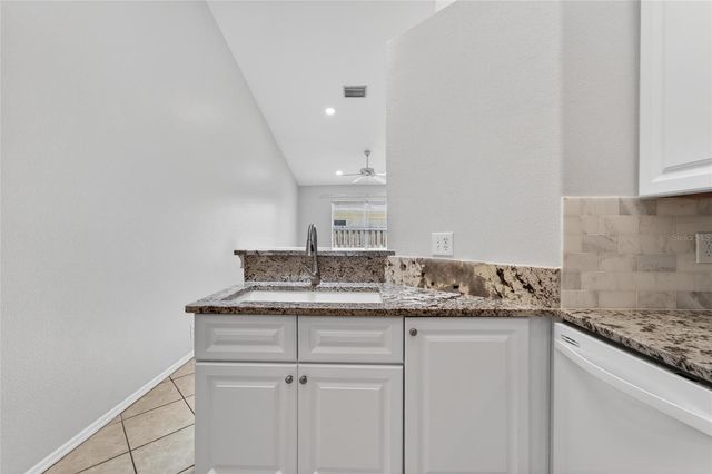 658 GREEN VALLEY ROAD B3, Palm Harbor, FL 34683