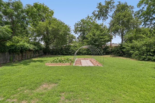 2320 Garden Oaks Drive, Irving, TX 75061